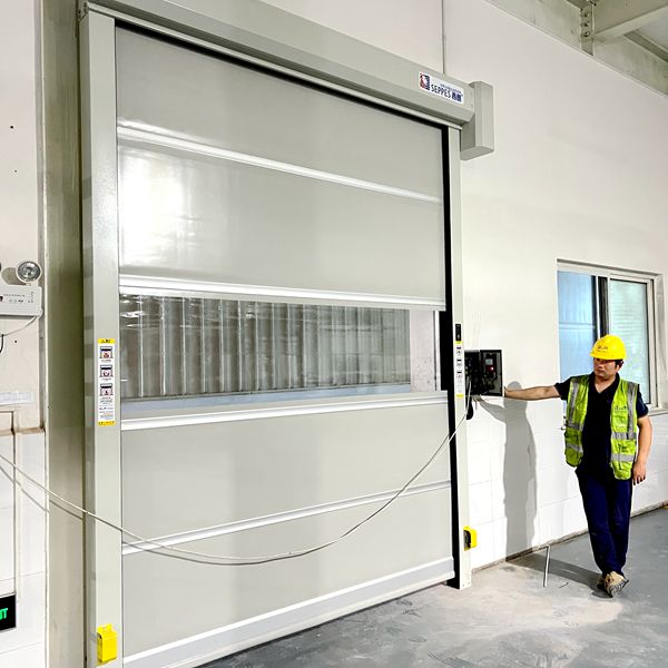 联合酿造安装西朗品牌快速门