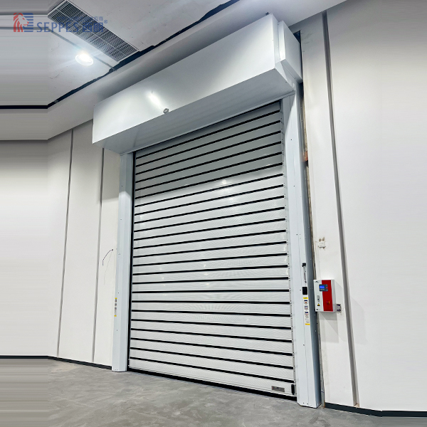 蓝天钛金安装西朗品牌硬质快速门