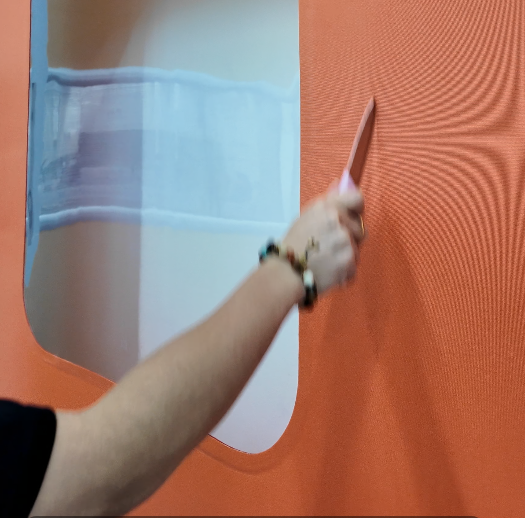 用水果刀划门帘，门帘完好无损