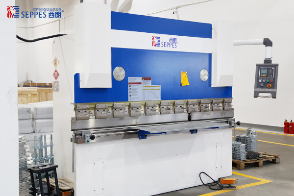 西朗门业工业门制作设备