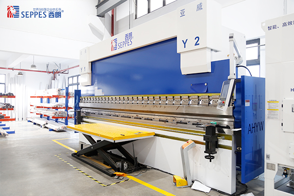 西朗门业工业门制作设备